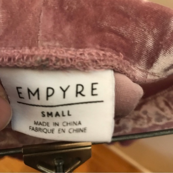 𝅺empyre pink women’s size small skirt . Velvet/ velour - look. - Picture 4 of 6